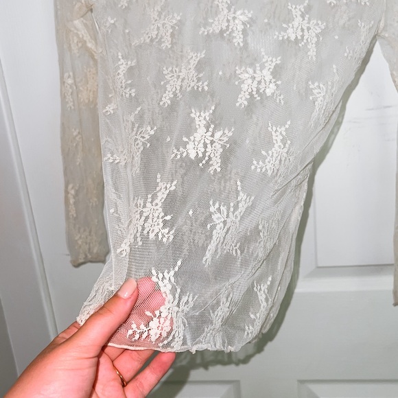 Cream Color Lace/Mesh long sleeve Top - Picture 5 of 5